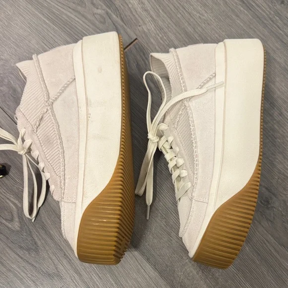 UGG Women's Cream Suede Platform Lace-Up Sneakers with Gum Sole - Picture 4 of 6